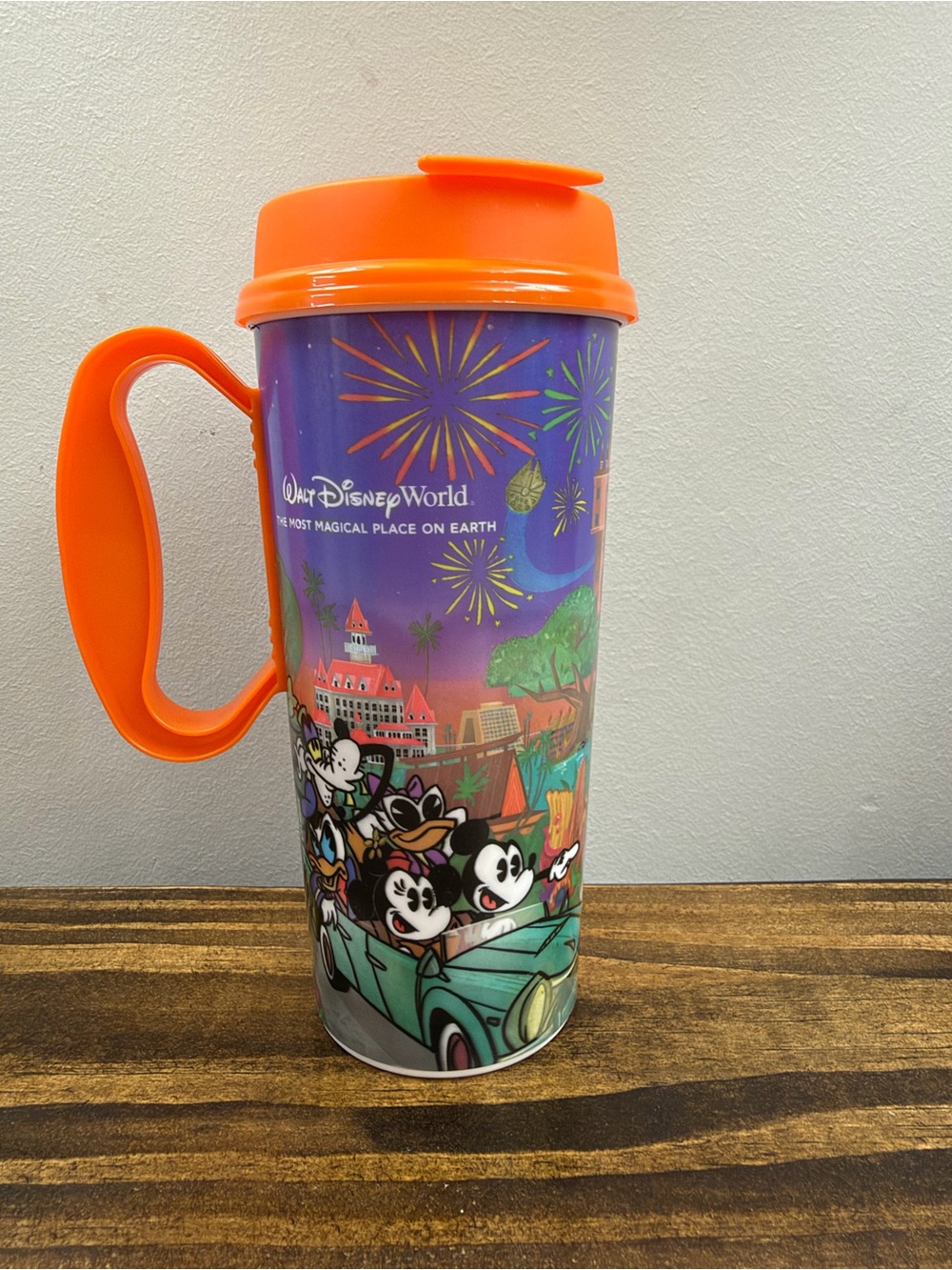 Walt Disney World Resort Refillable Travel Mug Mickey & Friends with lid